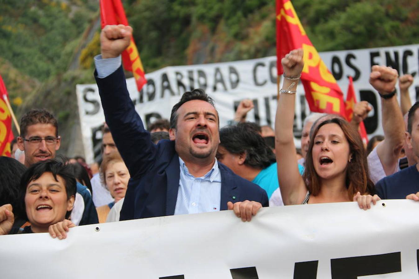 Ciñera sale a la carretera en defensa de la minería