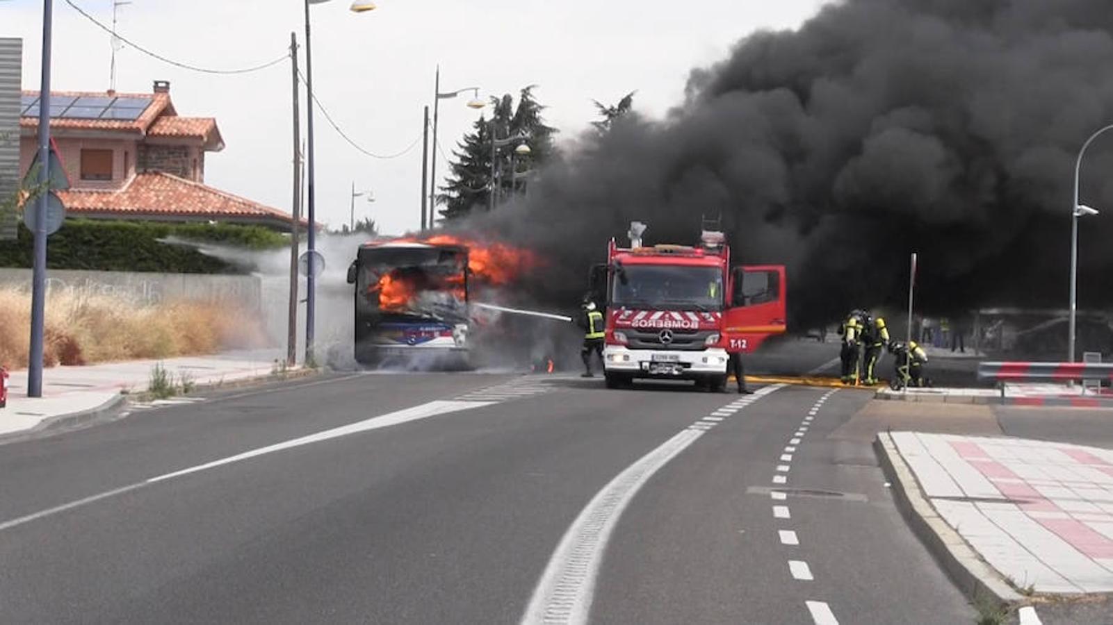 Arde un autobús urbano de León