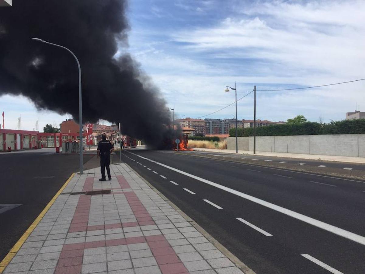 Arde un autobús urbano de León