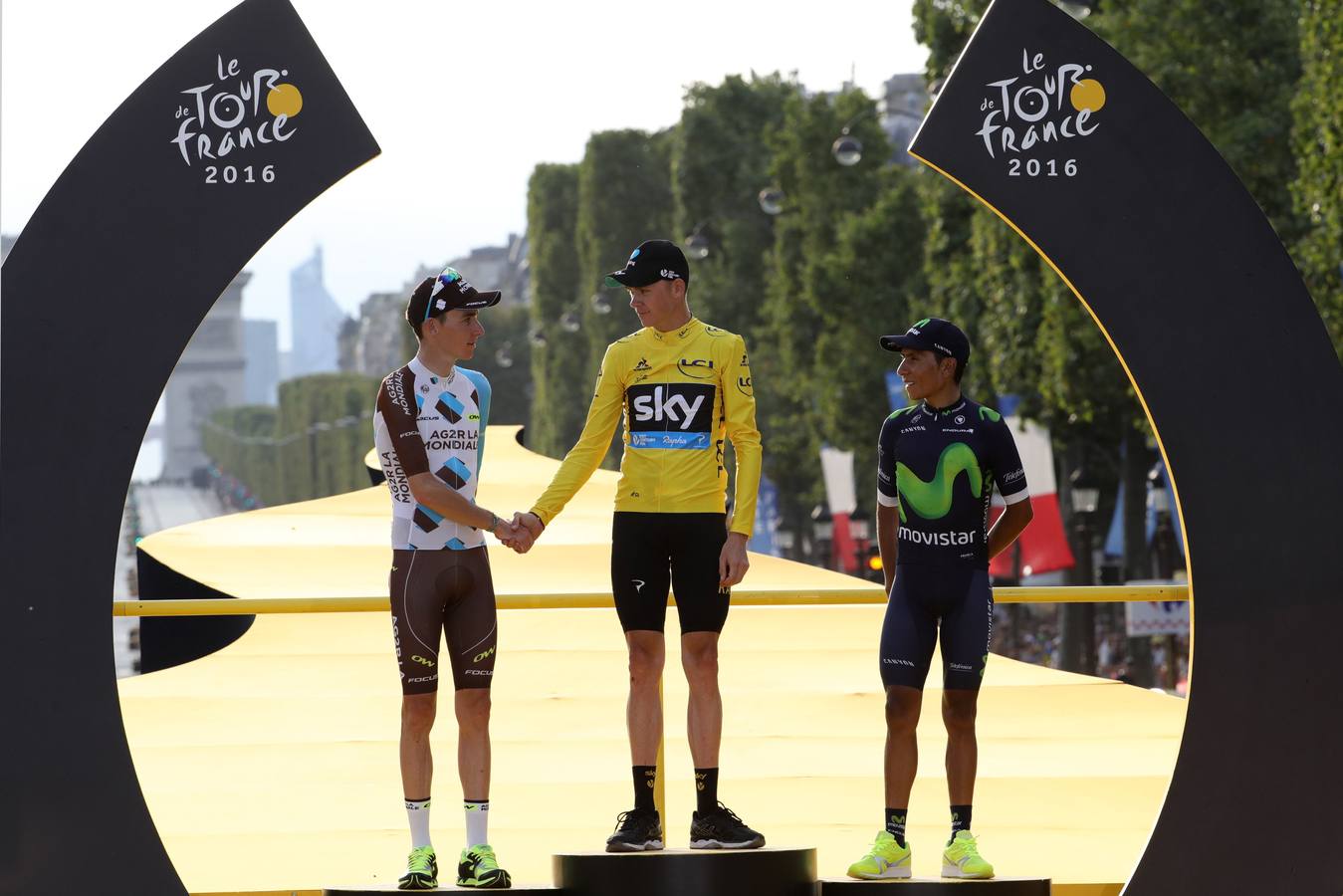 Froome celebra su tercer Tour de Francia en París