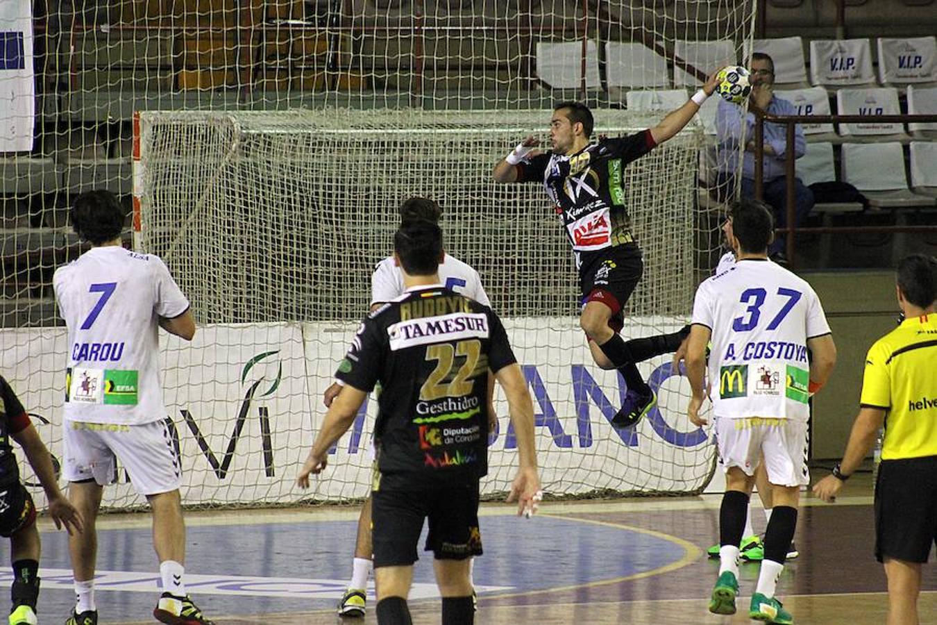 Victoria y homenaje en el municipal