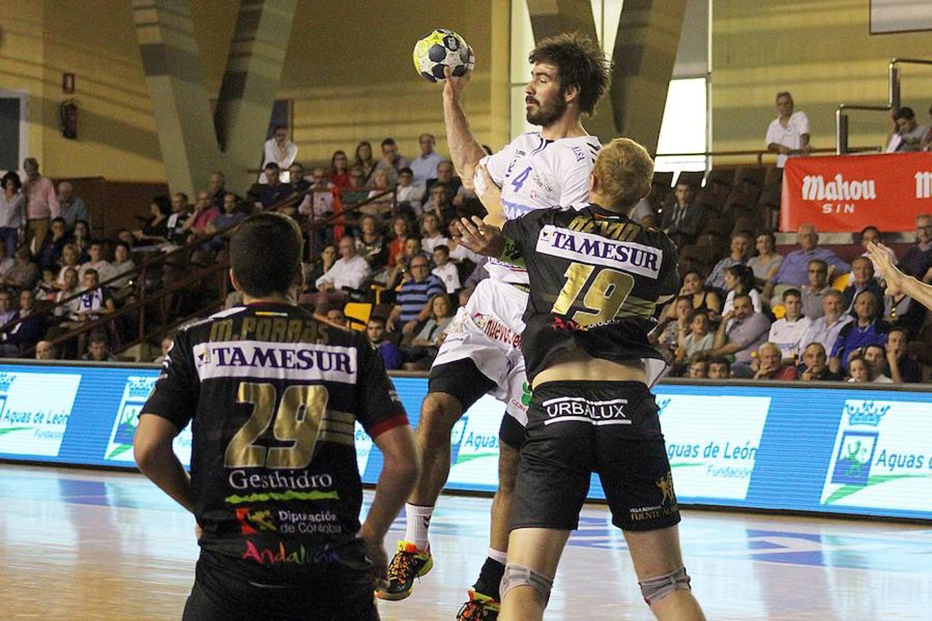 Victoria y homenaje en el municipal