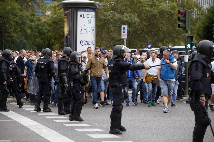 Los aficionados del Legia provocan el caos en Madrid