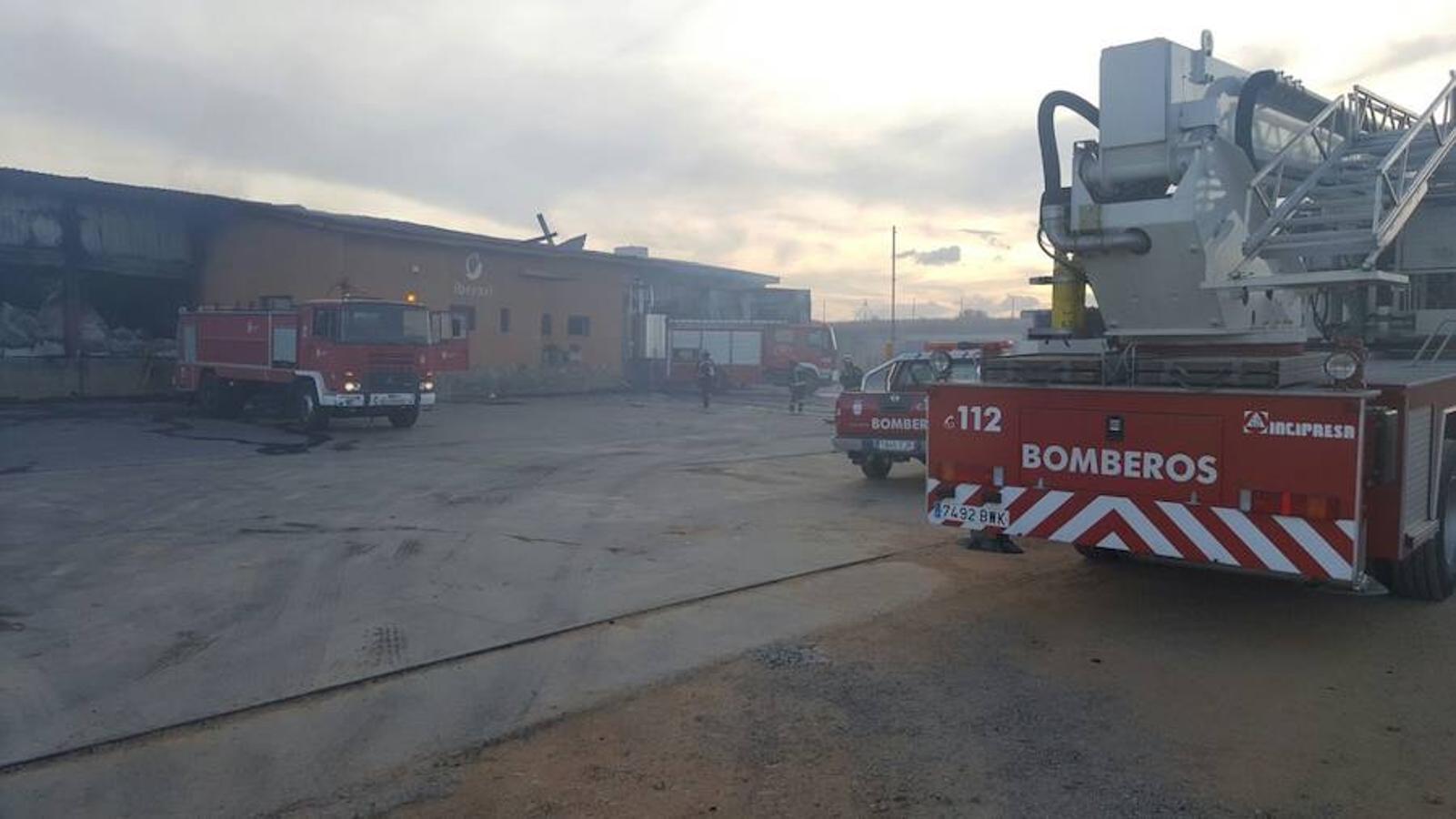 El fuego destruye las gran del Grupo Oblanca