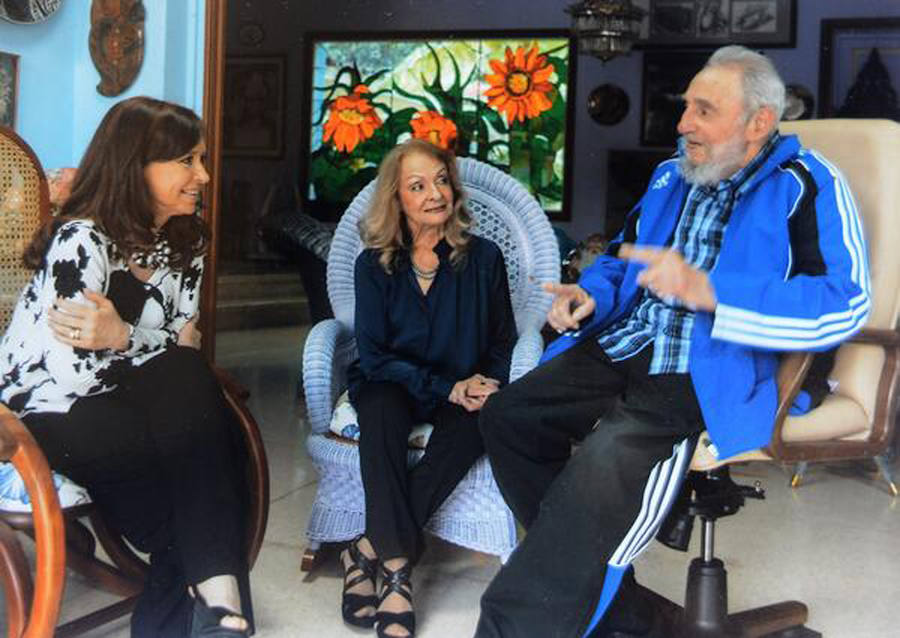 Fidel Castro en un encuentro con la expresidenta argentina Cristina Fernandez de Kirchner en 2014.