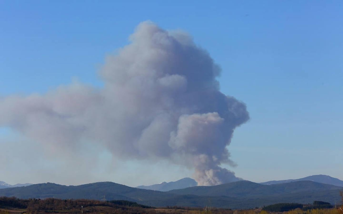 El fuego mantiene en vilo a El Bierzo