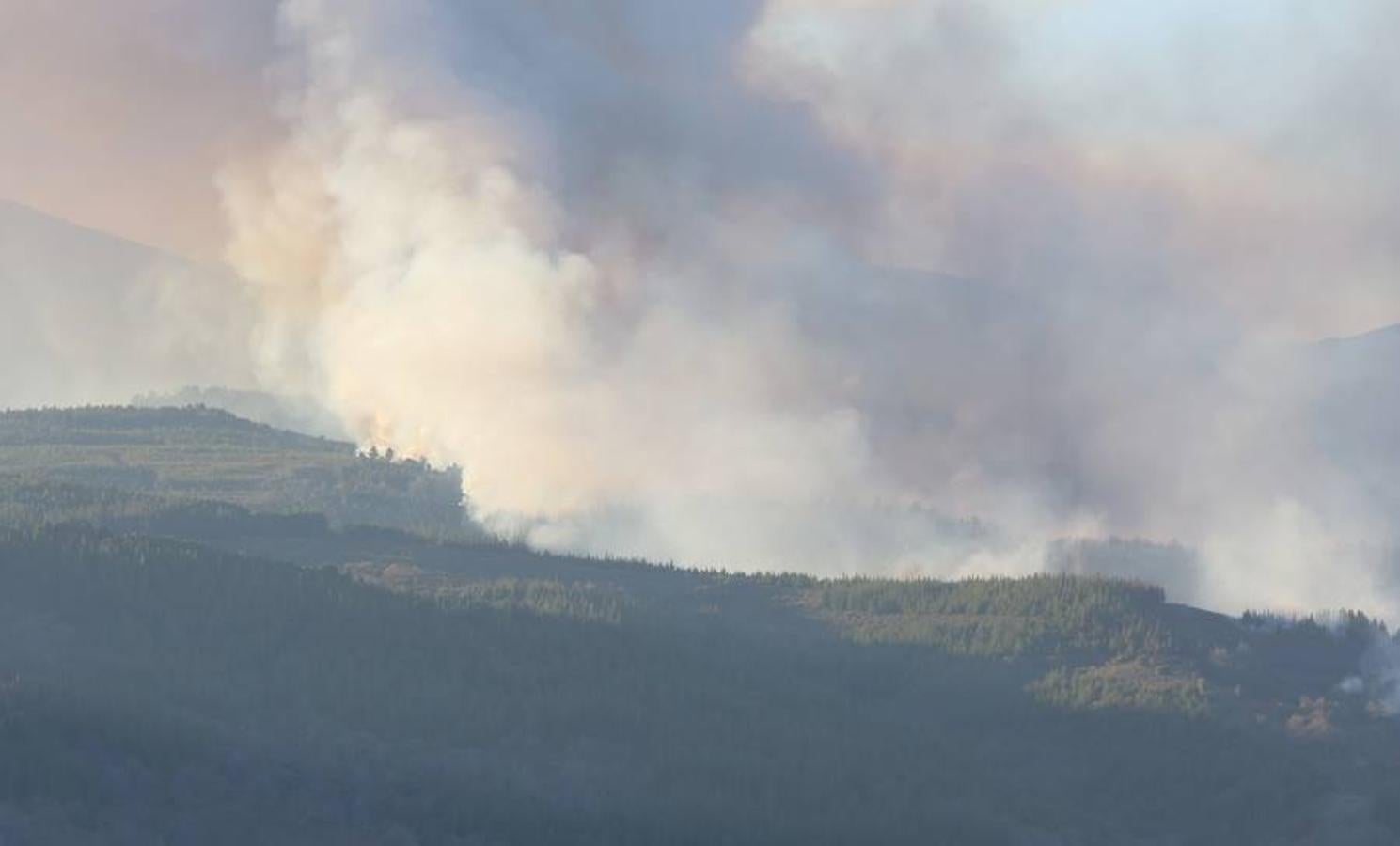 El fuego mantiene en vilo a El Bierzo