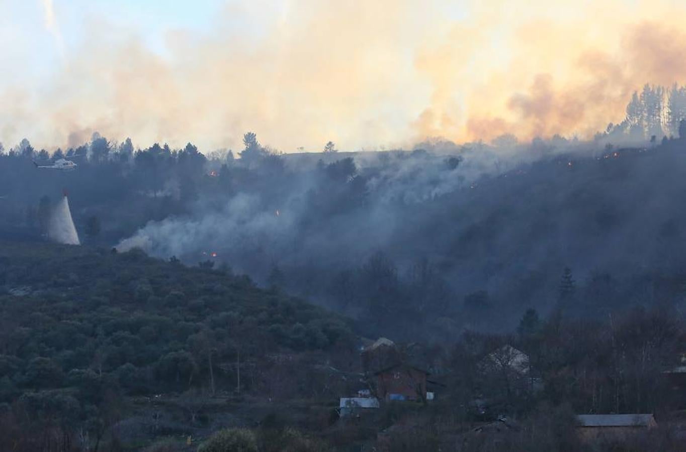 El fuego mantiene en vilo a El Bierzo