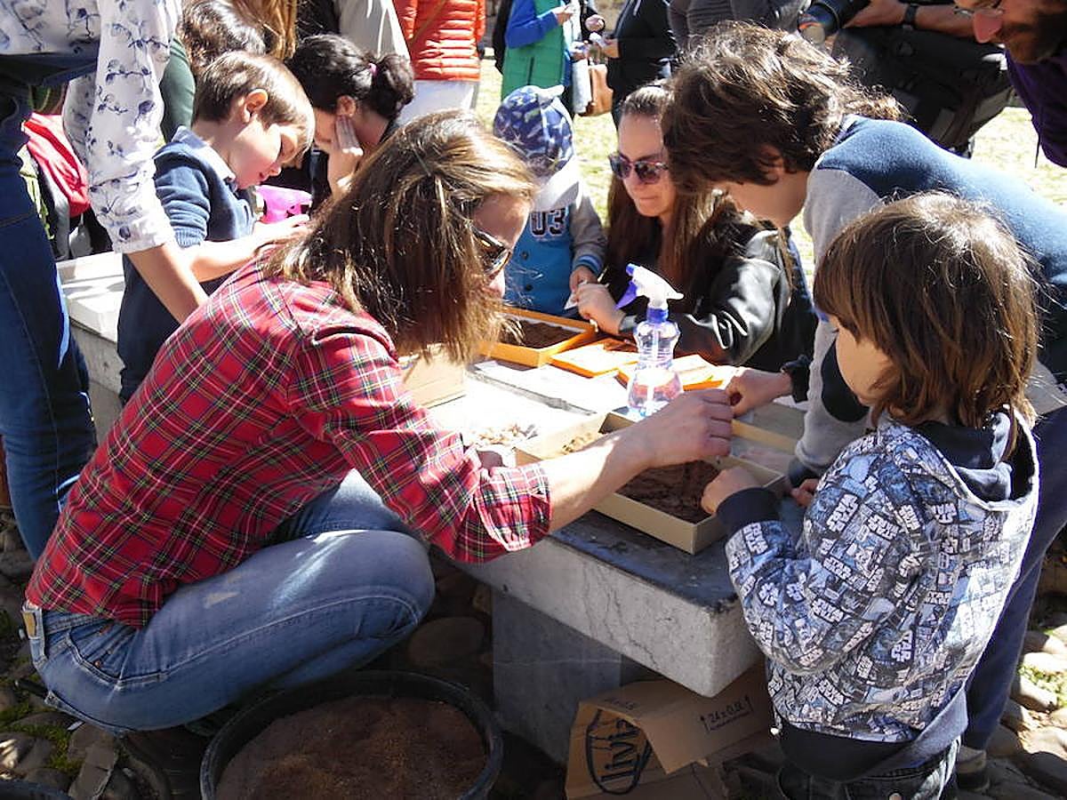 Los niños toman la Plaza del Grano