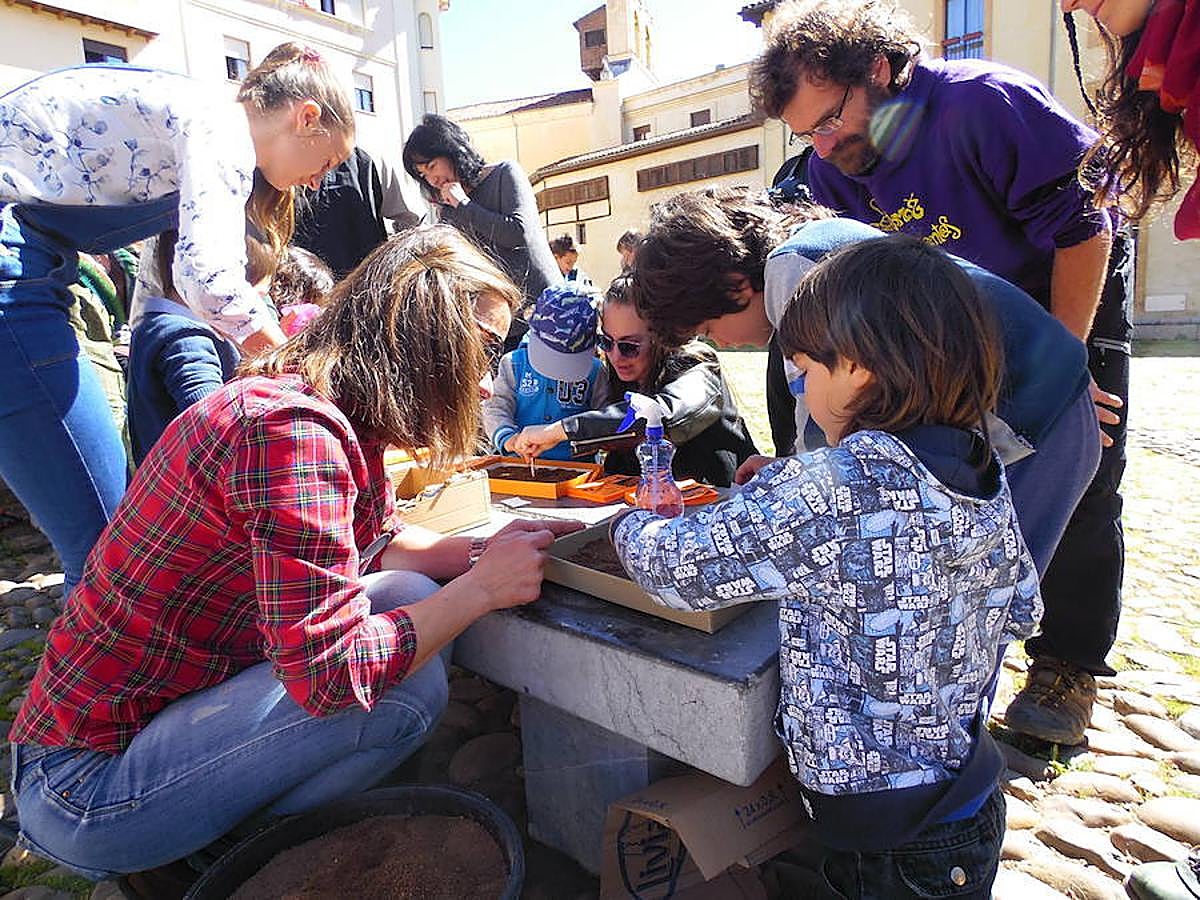Los niños toman la Plaza del Grano