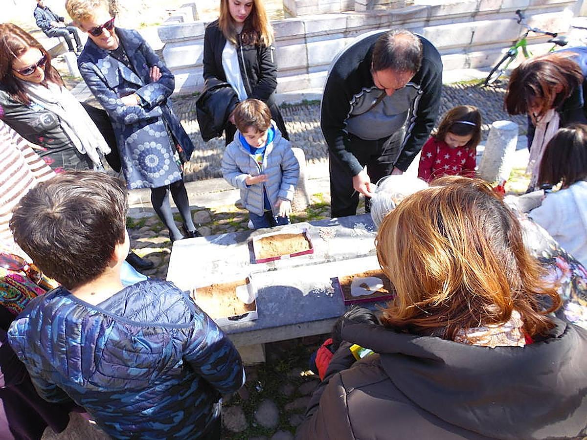 Los niños toman la Plaza del Grano