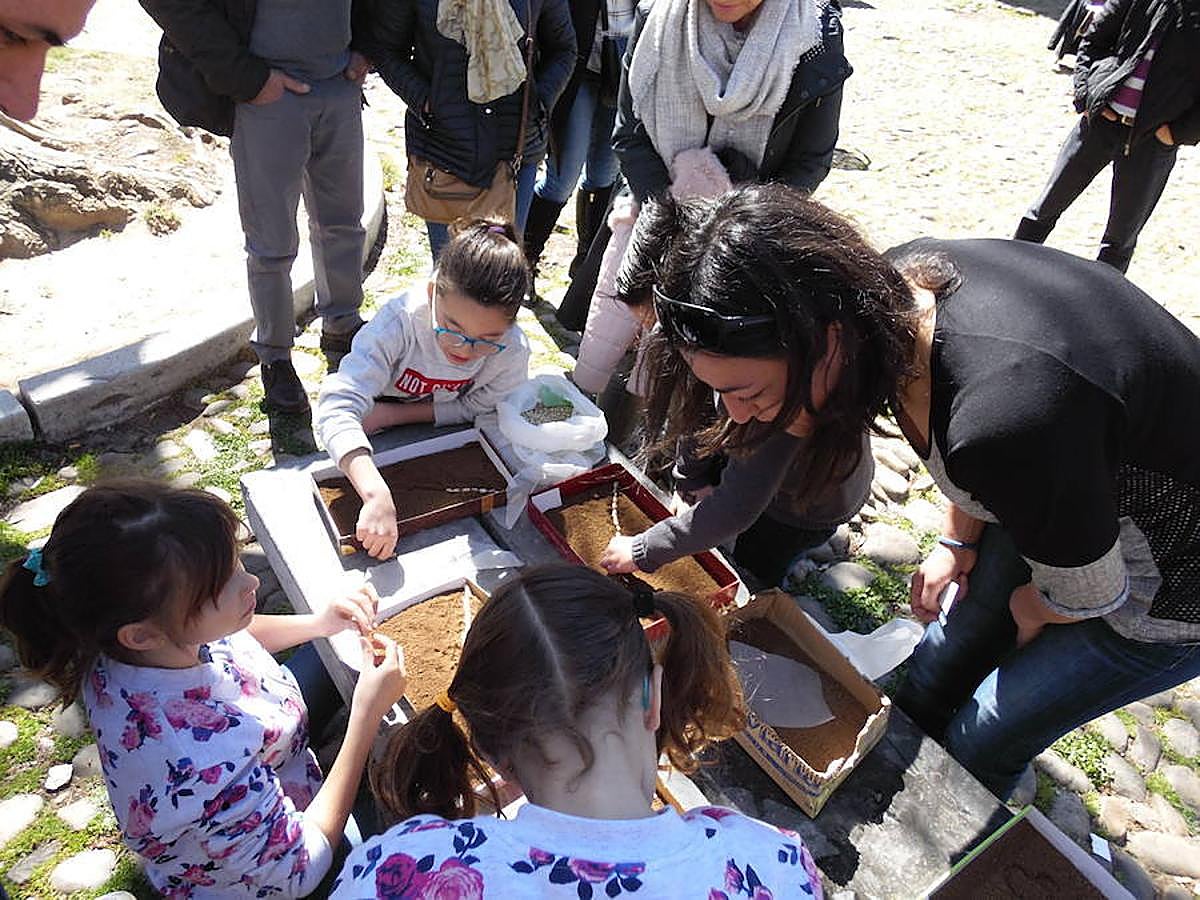 Los niños toman la Plaza del Grano