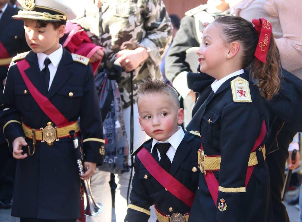 El sol arropa el Sábado de Pasión