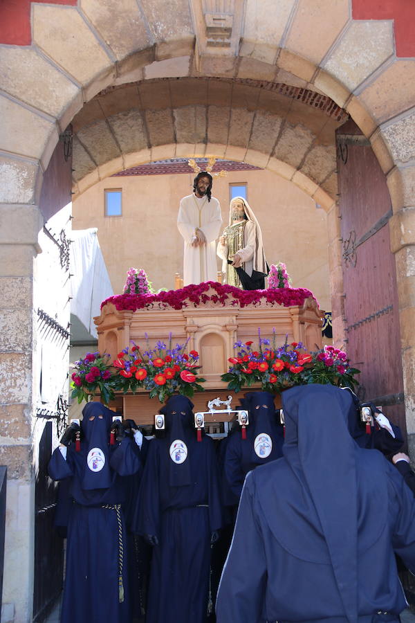 El sol arropa el Sábado de Pasión