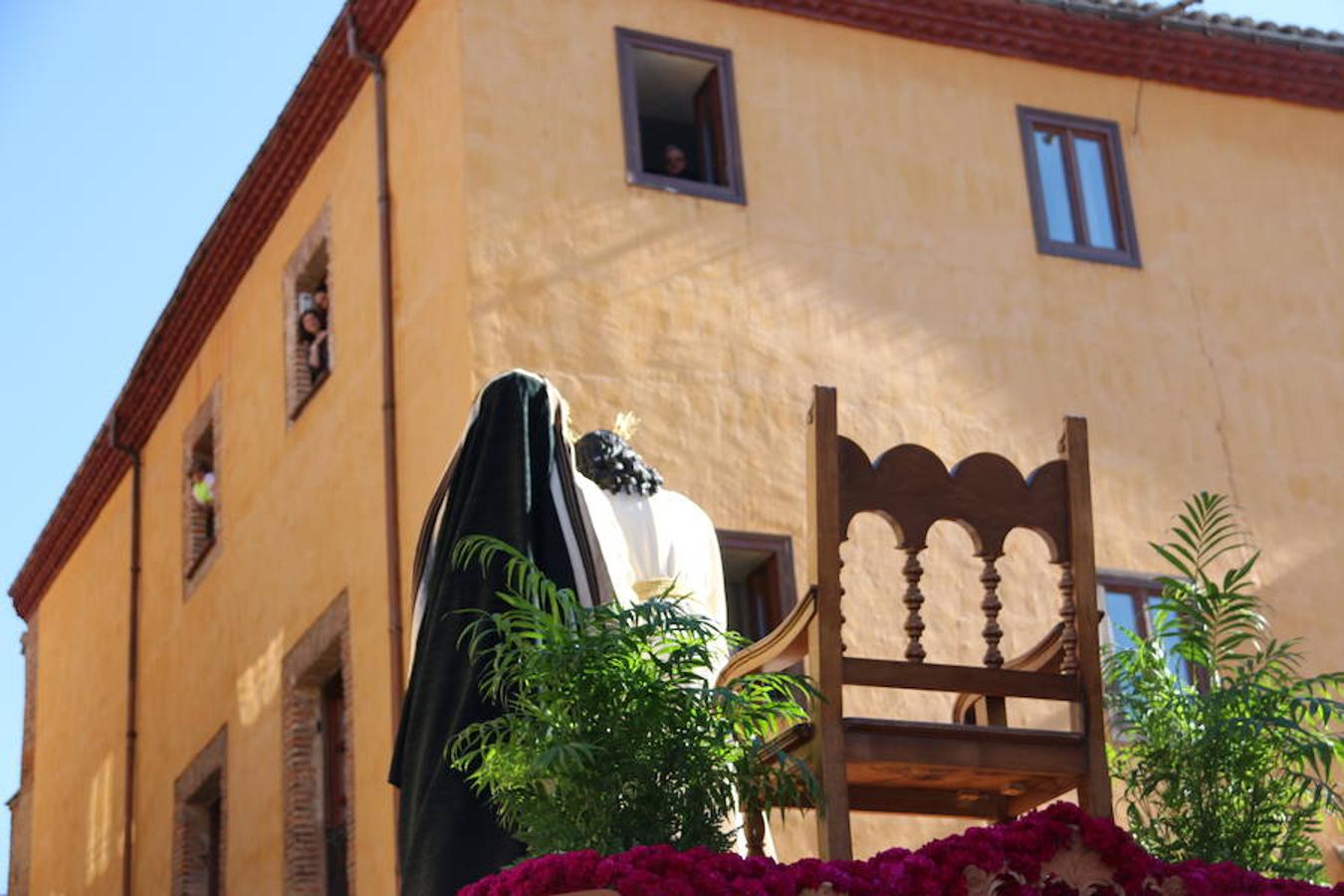 El sol arropa el Sábado de Pasión