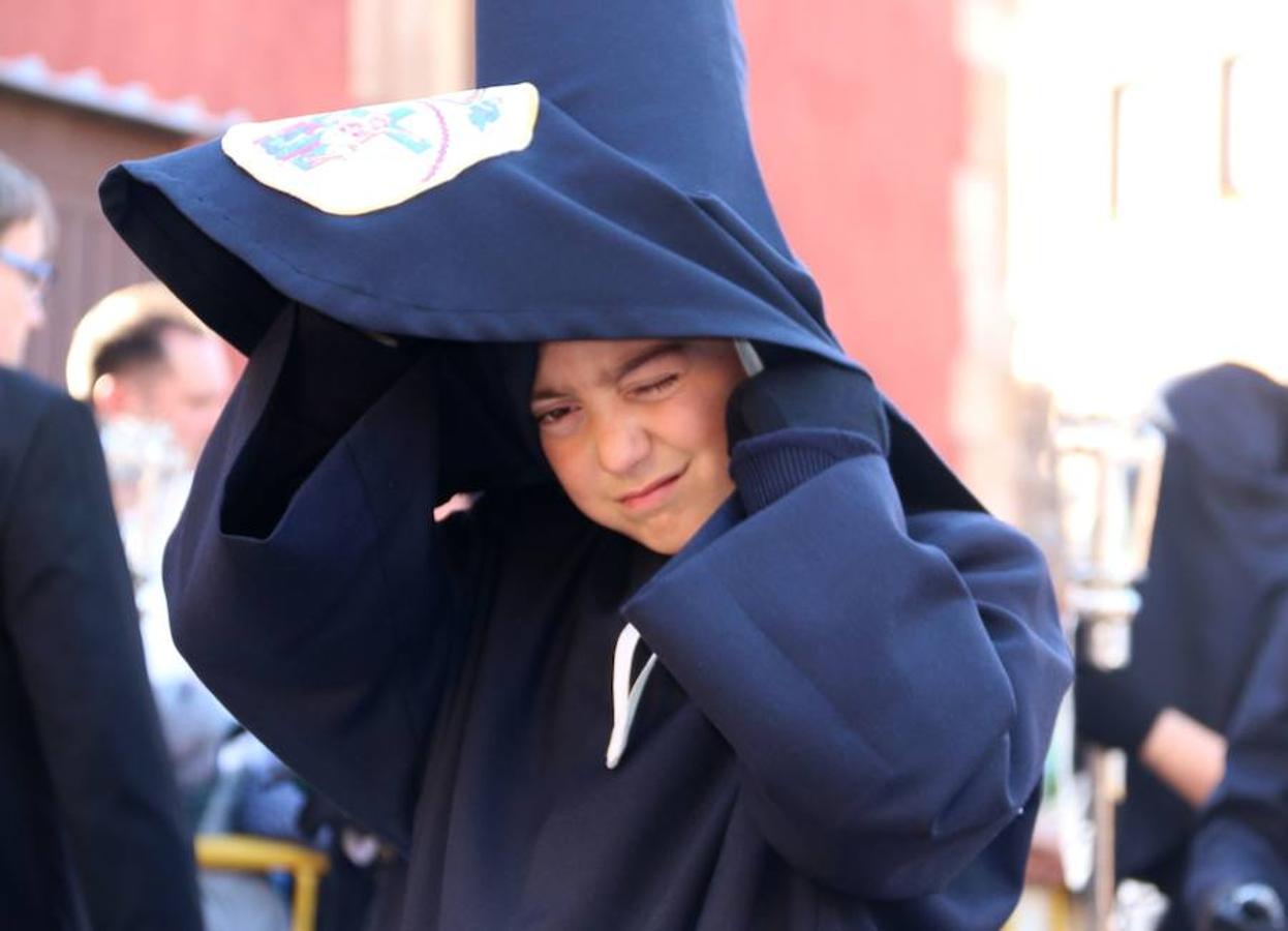 El sol arropa el Sábado de Pasión