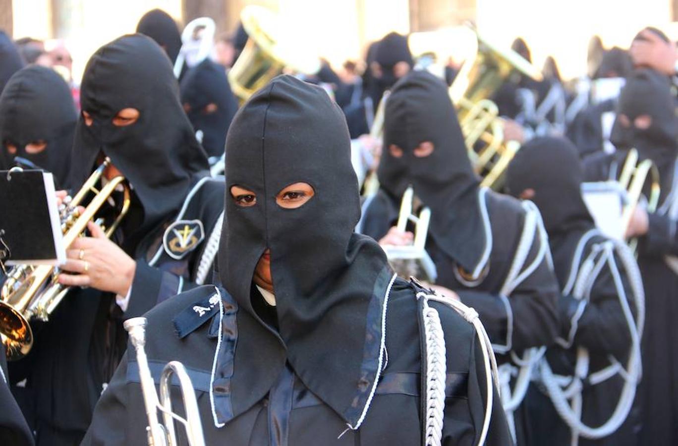 El sol arropa el Sábado de Pasión