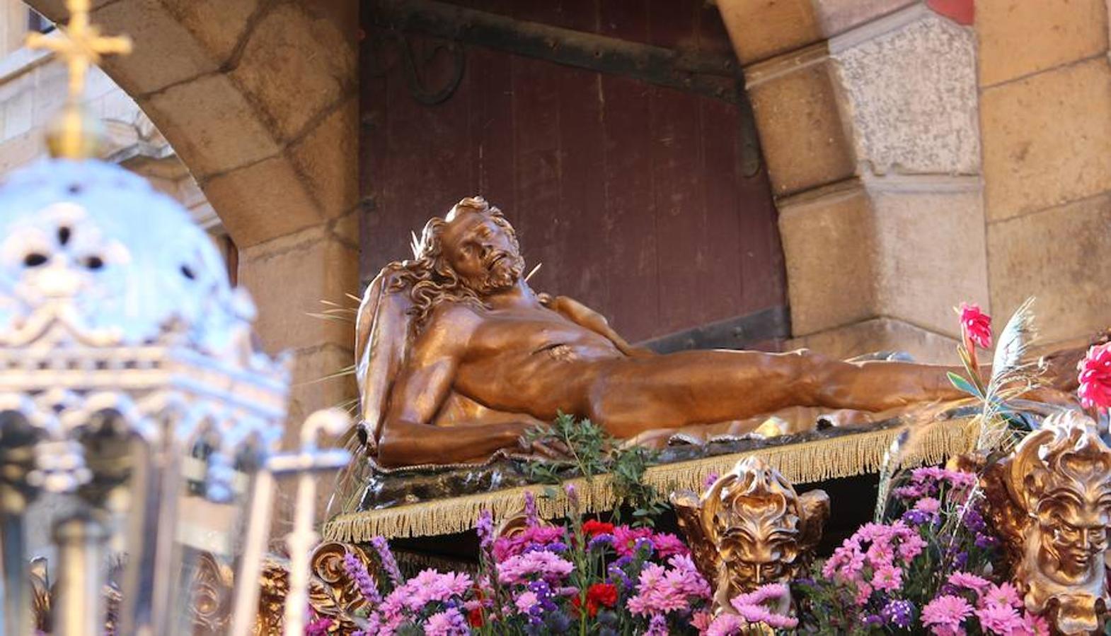 El sol arropa el Sábado de Pasión