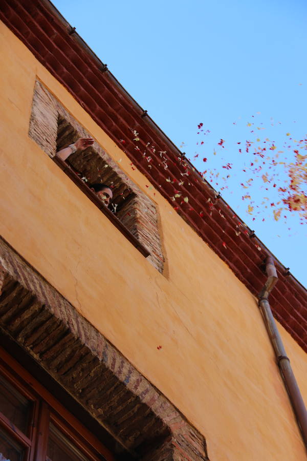 El sol arropa el Sábado de Pasión