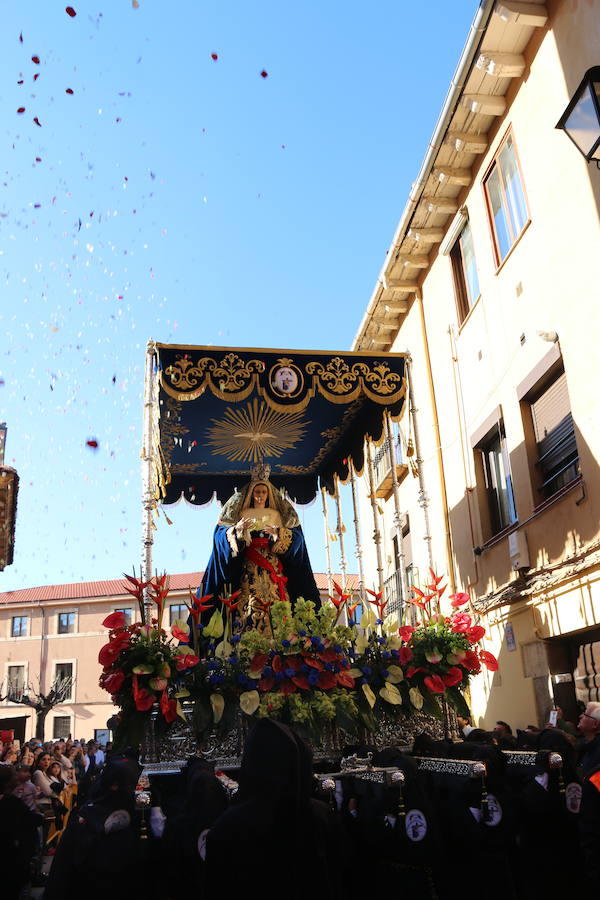 El sol arropa el Sábado de Pasión