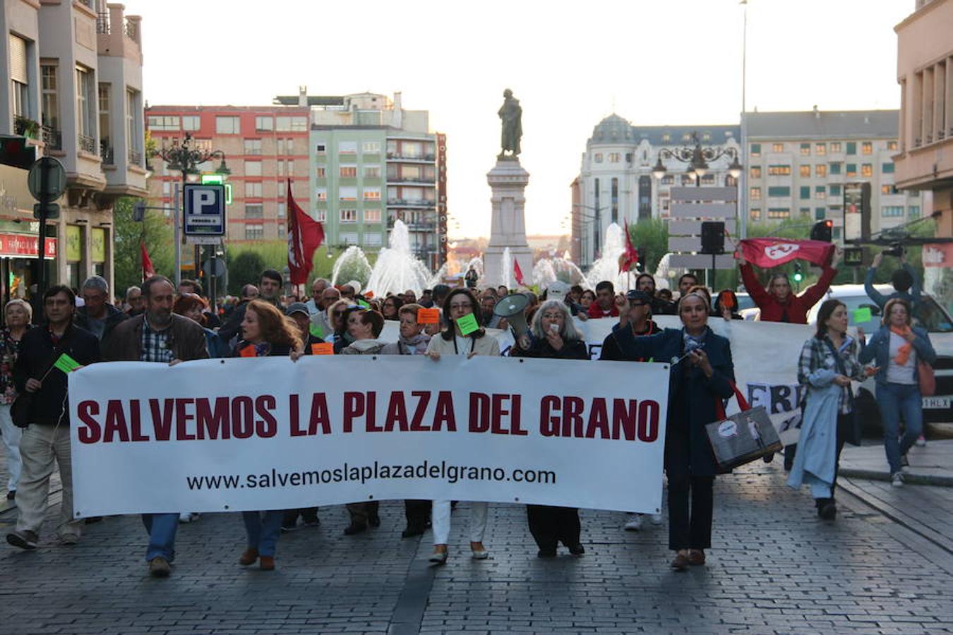 «Guardianes de la Plaza del Grano»