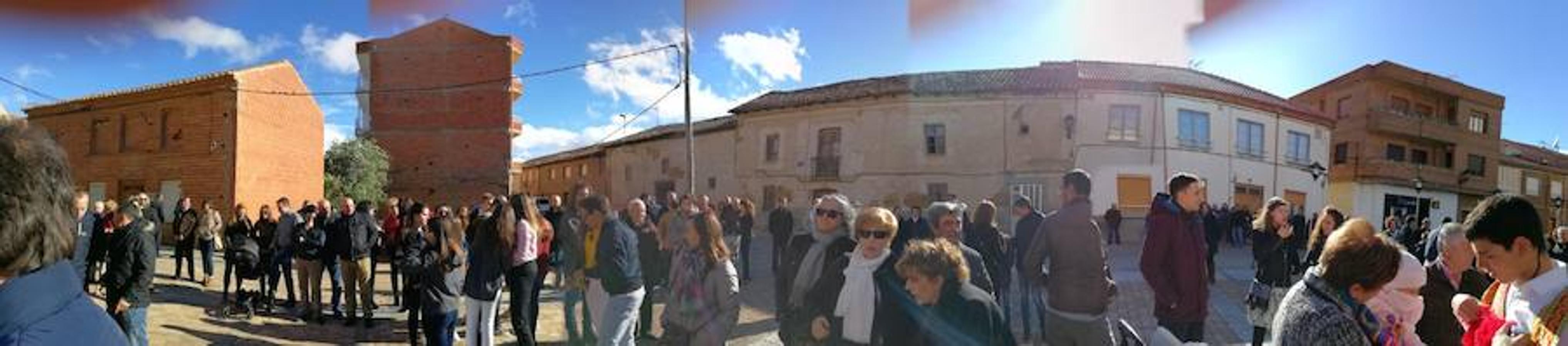 Laguna de Negrillos saca a la Virgen del Arrabal