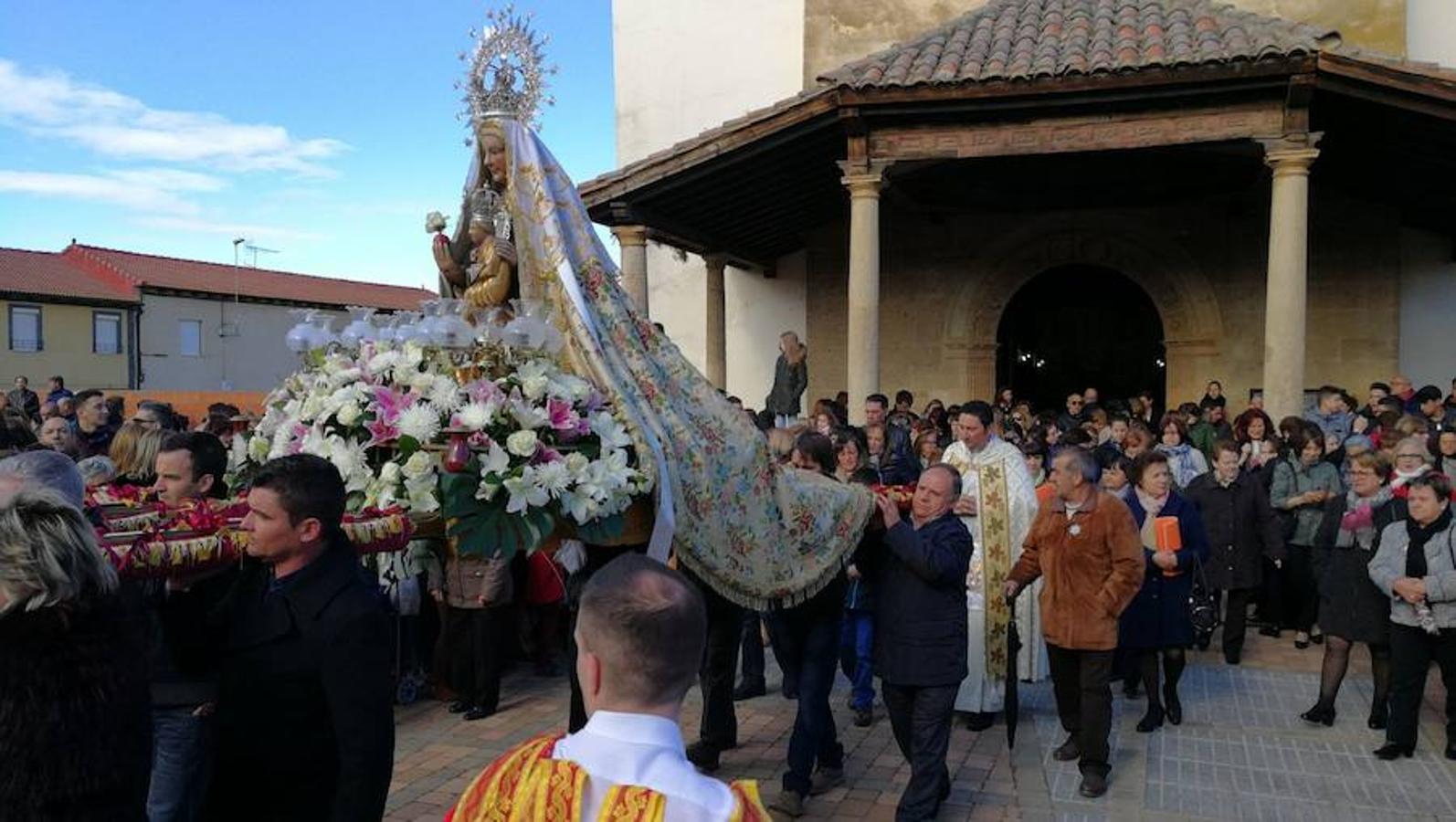 Laguna de Negrillos saca a la Virgen del Arrabal