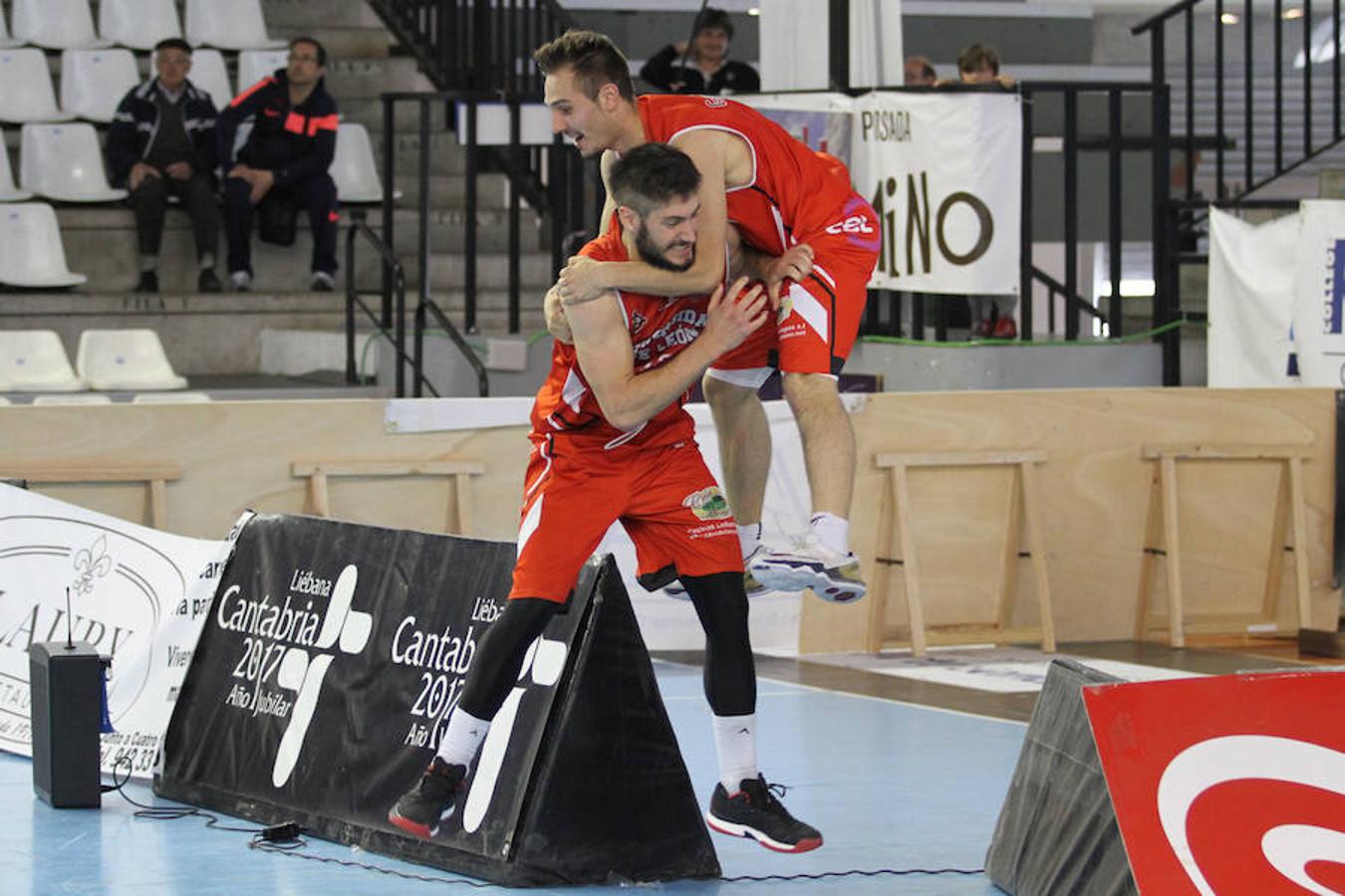 Fundación León 78-76 Cálidos Gallegos