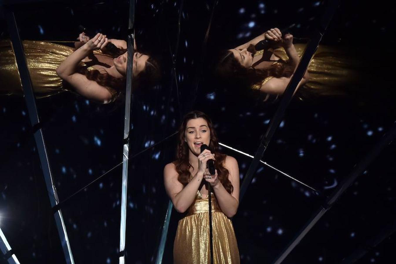 Los vestidos más sexys de la gala de Eurovisión. Lucia del Reino Unido