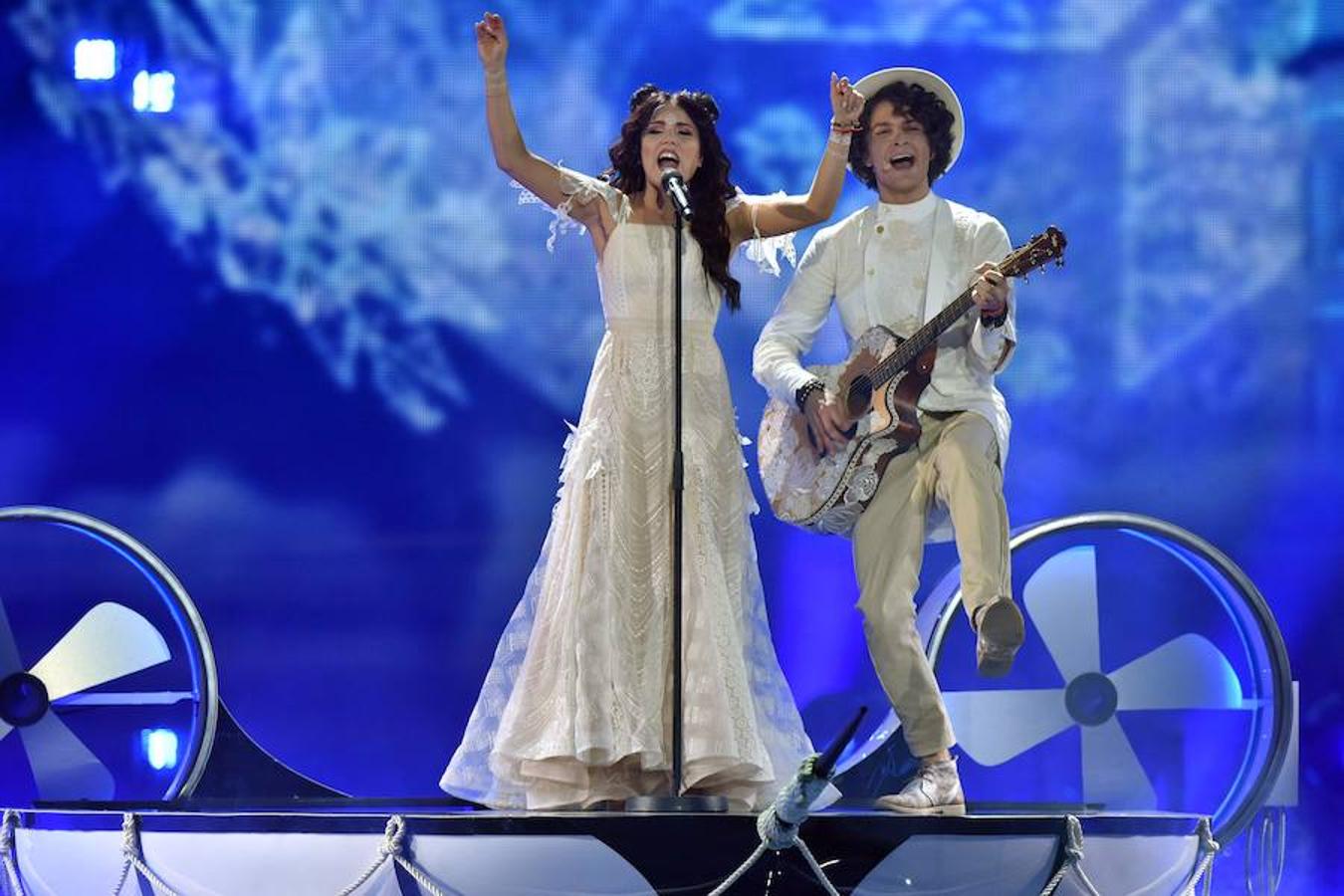 Los vestidos más sexys de la gala de Eurovisión. Navi Band de Bielorusia