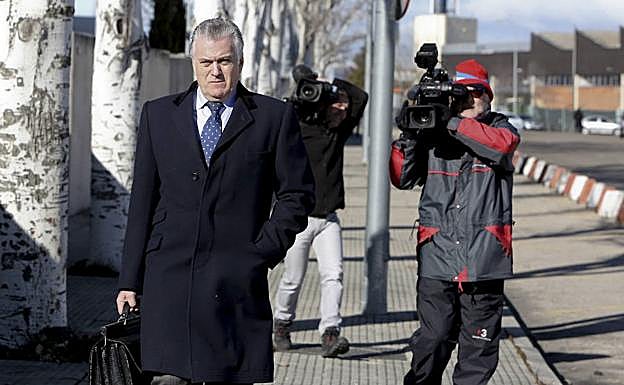 Luis Bárcenas, a la salida de la Audiencia Nacional. 