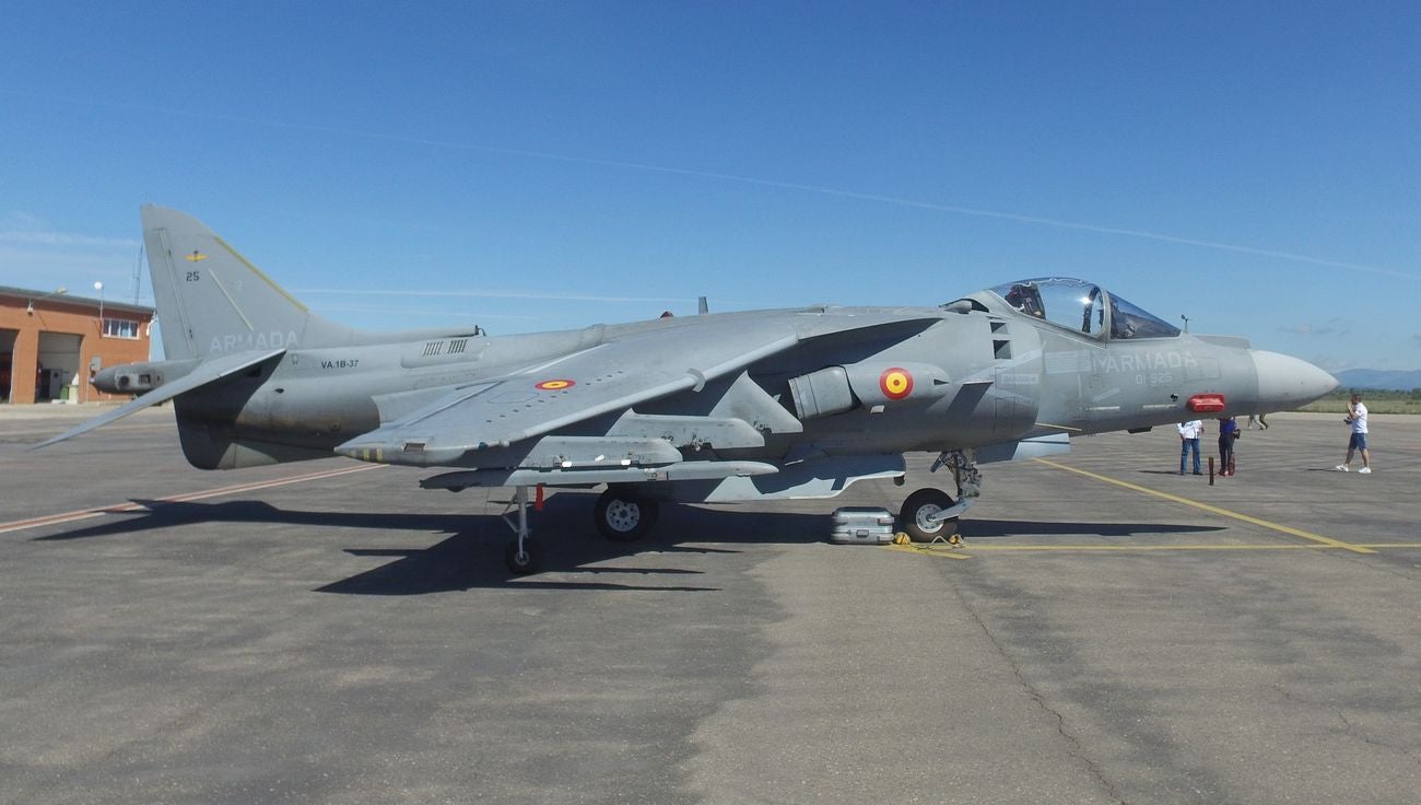 La Base Aérea de la Virgen del Camino acoge a los aviones que este domingo formarán parte de la exhibición aérea con motivo del XXV aniversario de la base aérea de la Virgen del Camino