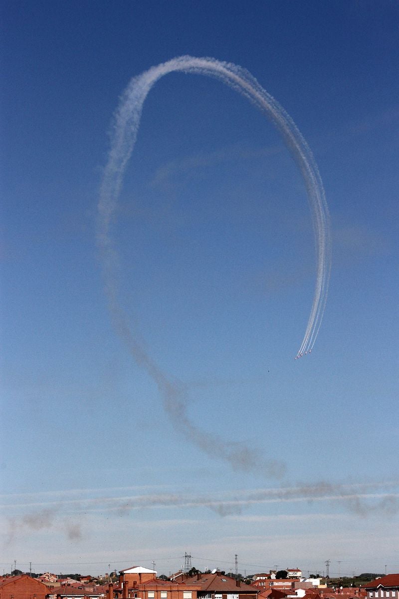 La Base Aérea de la Virgen del Camino acoge a los aviones que este domingo formarán parte de la exhibición aérea con motivo del XXV aniversario de la base aérea de la Virgen del Camino