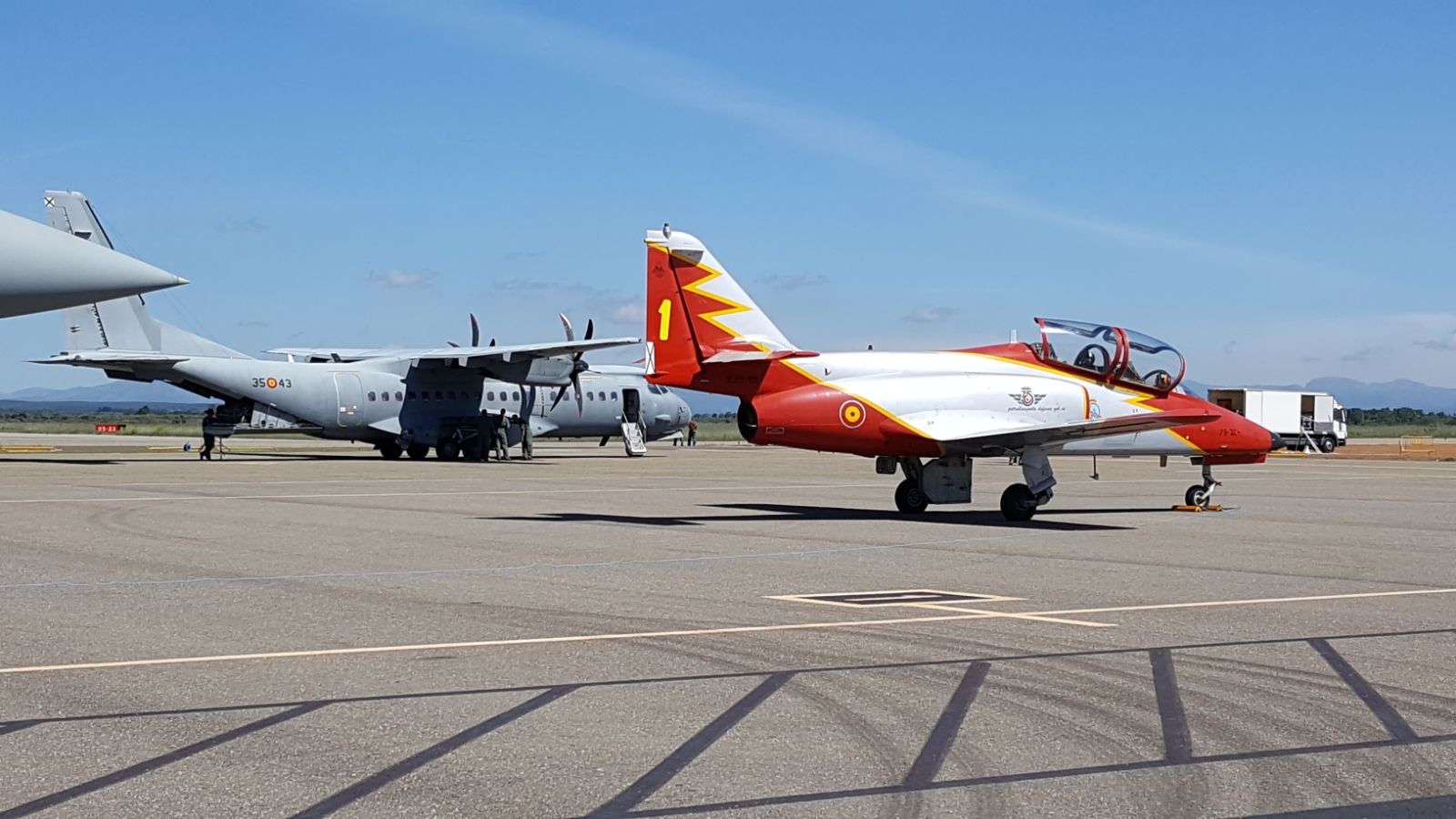 La Base Aérea de la Virgen del Camino acoge a los aviones que este domingo formarán parte de la exhibición aérea con motivo del XXV aniversario de la base aérea de la Virgen del Camino