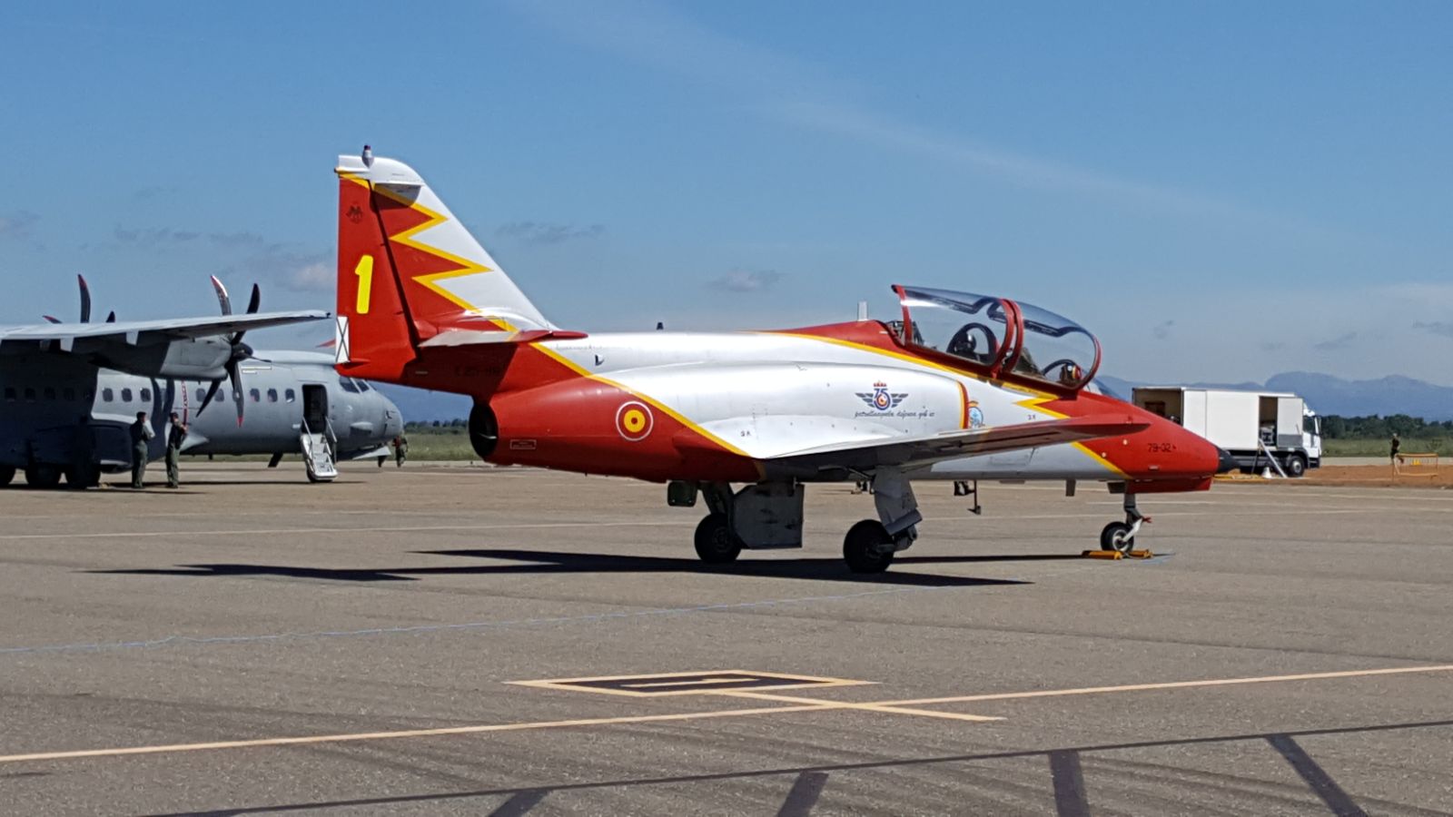 La Base Aérea de la Virgen del Camino acoge a los aviones que este domingo formarán parte de la exhibición aérea con motivo del XXV aniversario de la base aérea de la Virgen del Camino