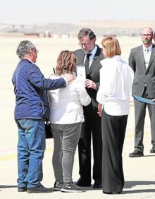 Imagen secundaria 2 - Llegada del féretro de Echeverría a Torrejón de Ardoz.