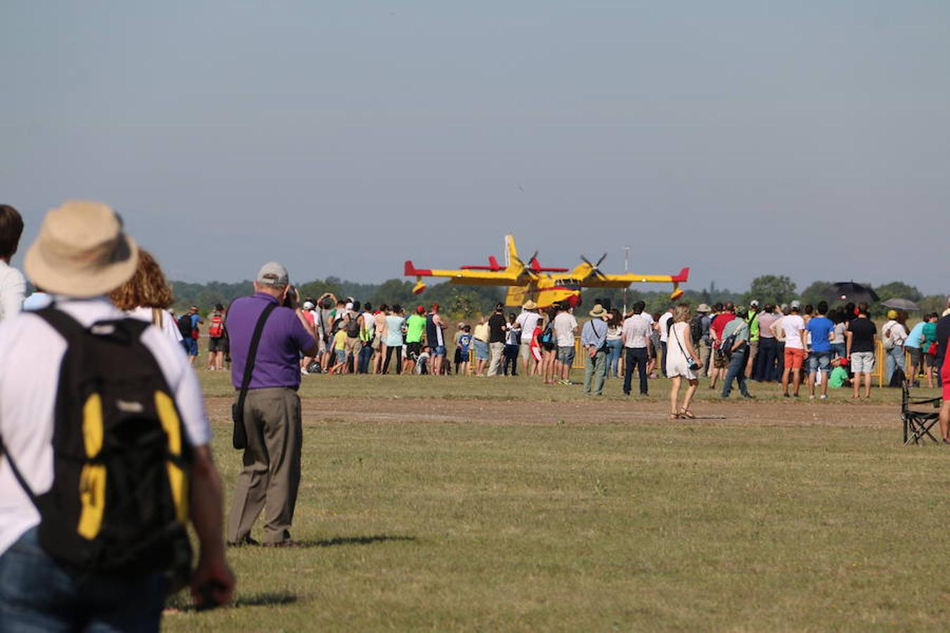 Ambiente durante la jornada de exhibición aérea