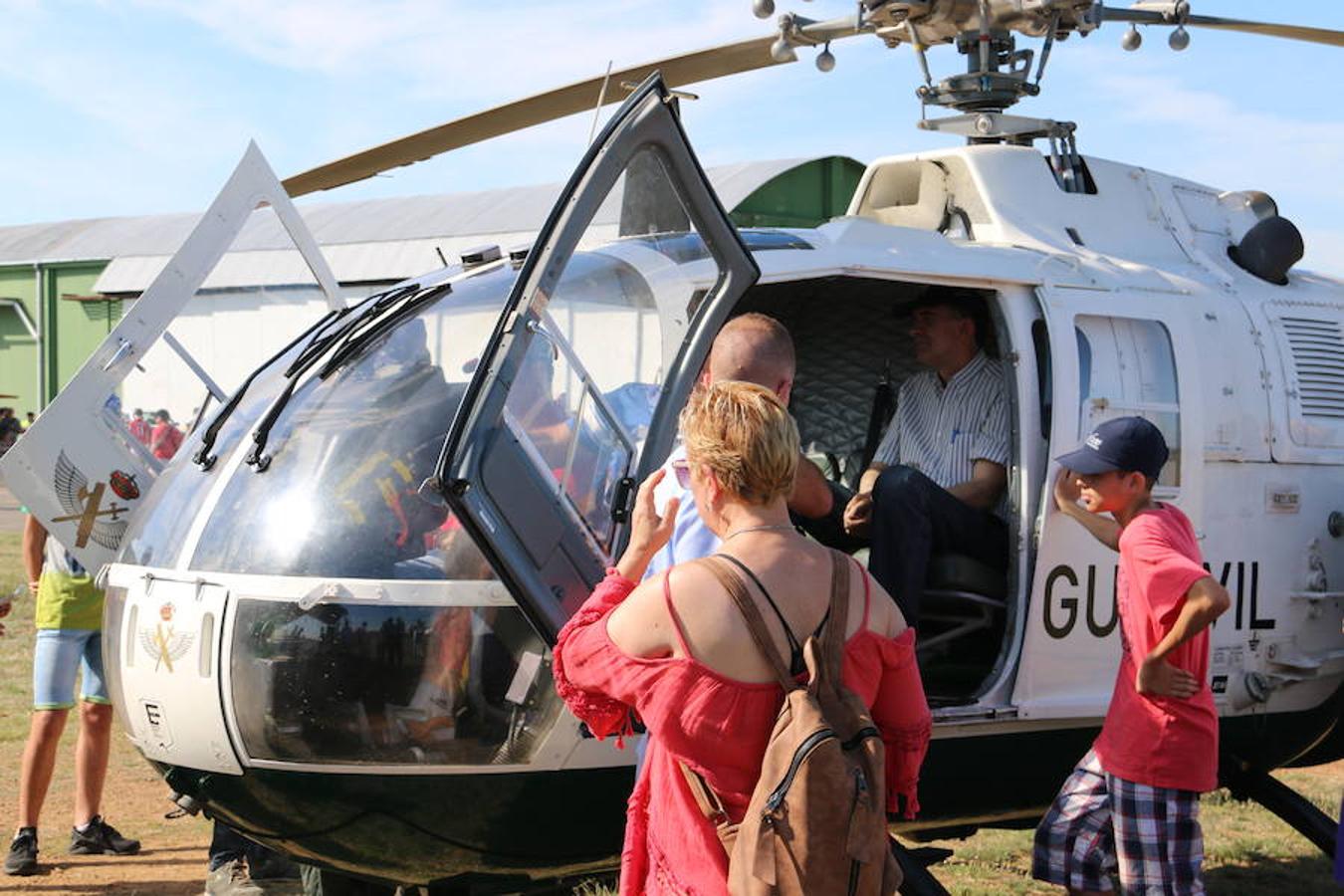 Ambiente durante la jornada de exhibición aérea