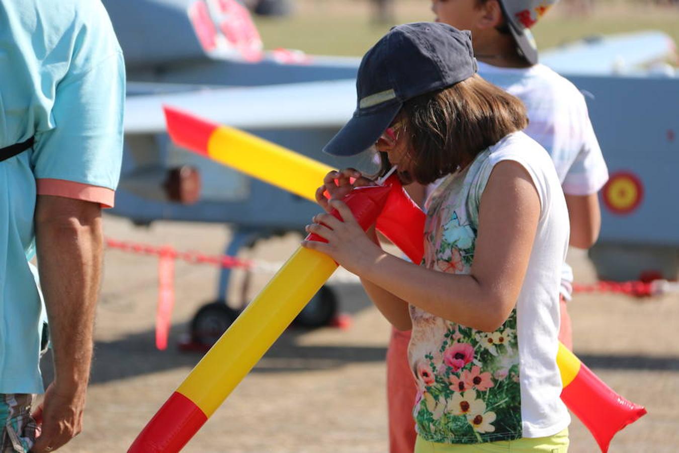 Ambiente durante la jornada de exhibición aérea