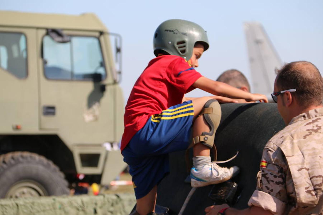Ambiente durante la jornada de exhibición aérea