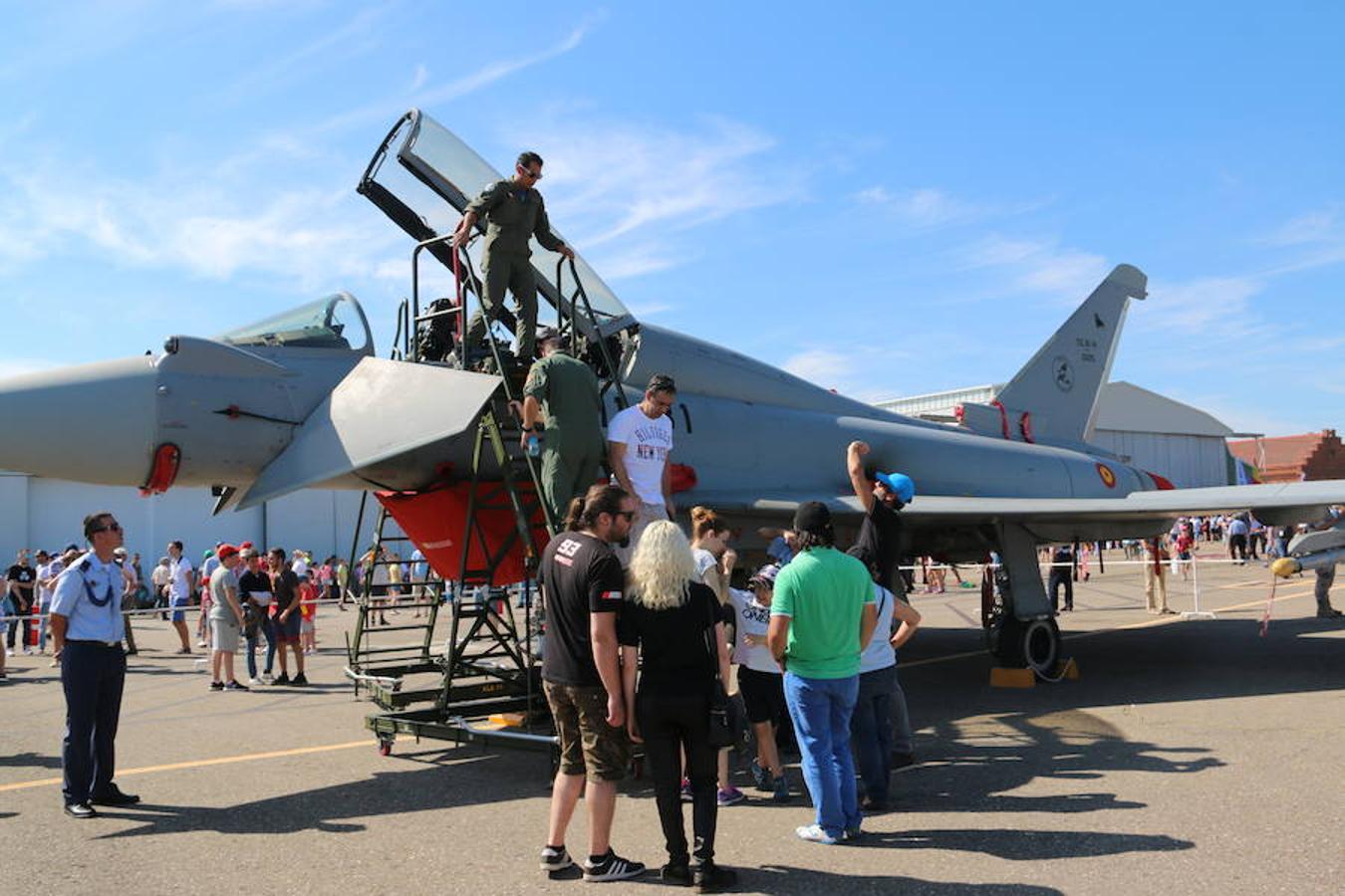 Ambiente durante la jornada de exhibición aérea