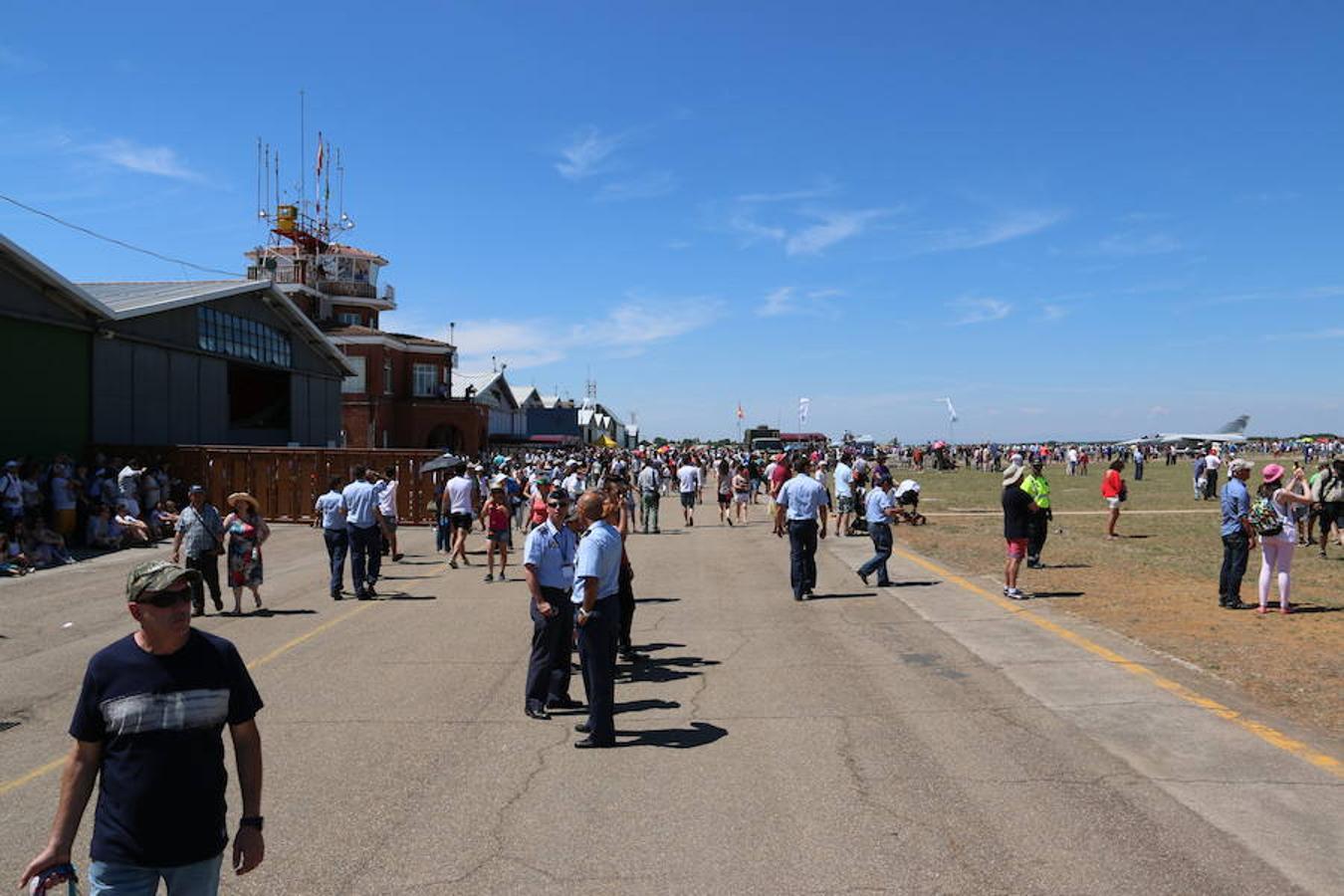 Ambiente durante la jornada de exhibición aérea
