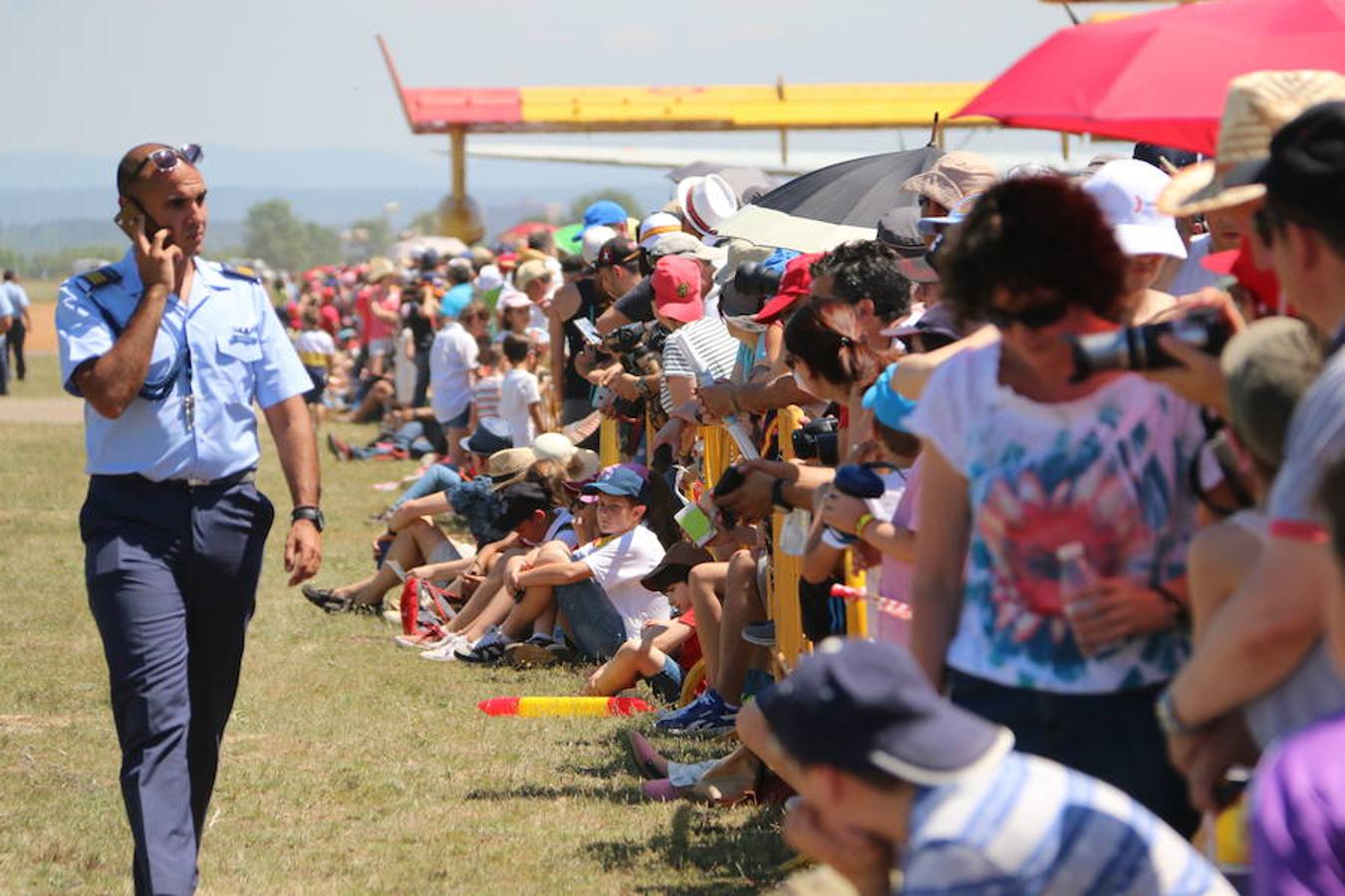 Ambiente durante la jornada de exhibición aérea