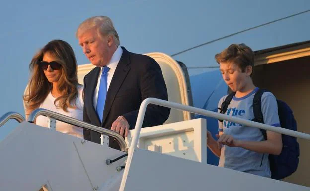 Melania, Donald y Barron Trump.