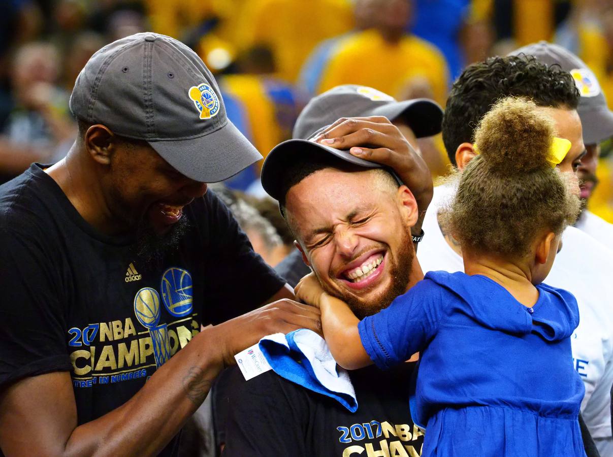 LOs Warriors han conquistado la NBA 2017 tras derrotar en el quinto partido a los Cavaliers.