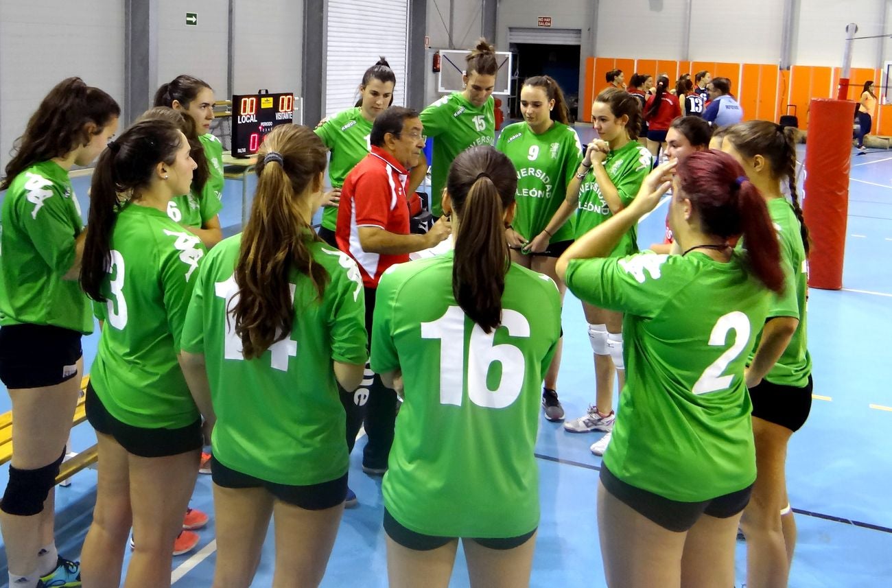 Un buen puñado de exjugadores se citan para homenajear por sorpresa a José Antonio Valladaes, el 'alma' del voleibol.