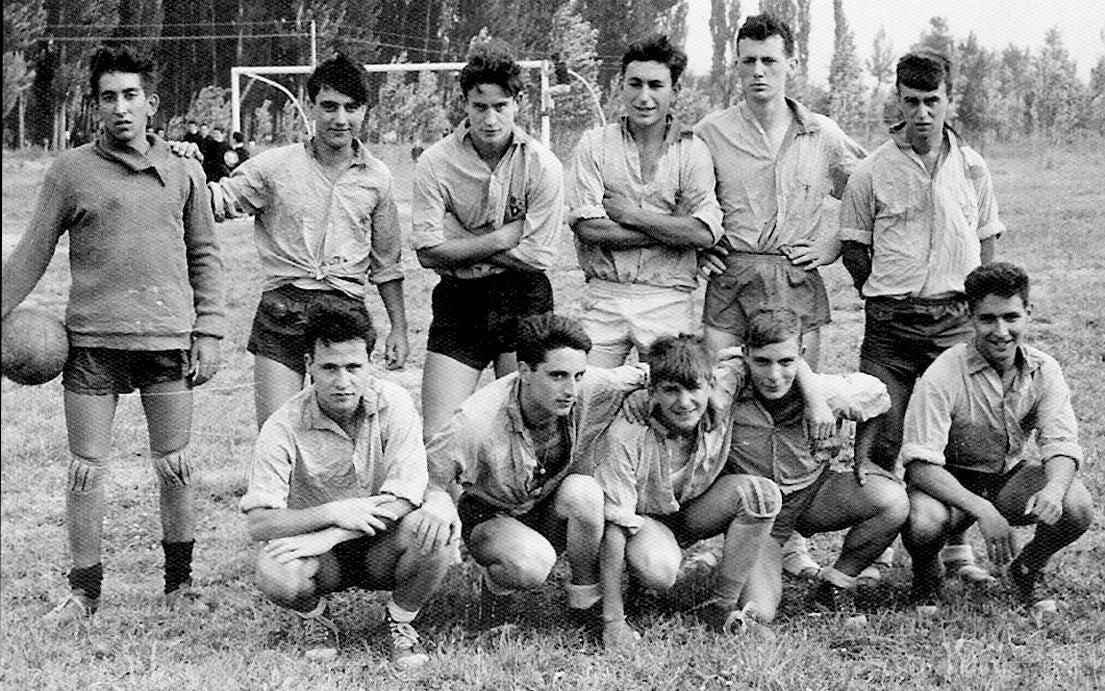 Un buen puñado de exjugadores se citan para homenajear por sorpresa a José Antonio Valladaes, el 'alma' del voleibol.