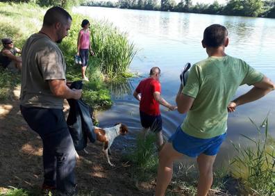 Imagen secundaria 1 - Los cazadores se instruyen junto a su perro de muestra para practicar una caza más responsable