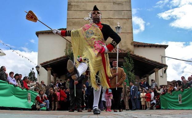 San Sebastián, el protagonista de la procesión del Corpus Christi de Laguna de Negrillos. 