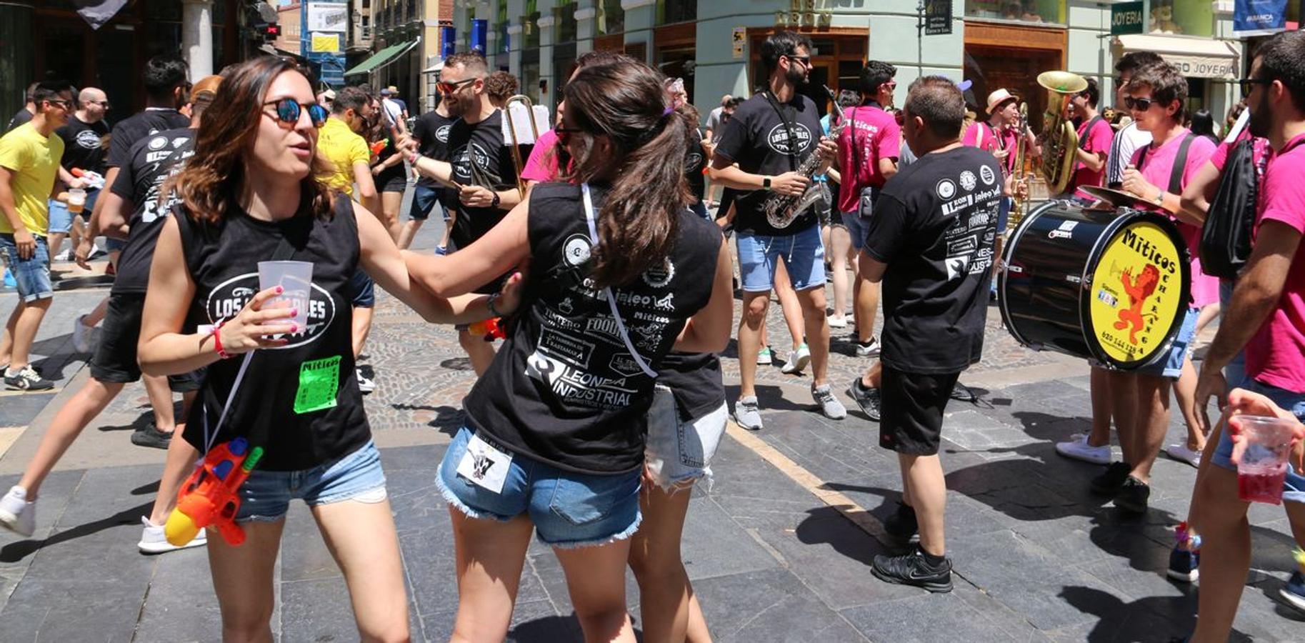 Colorido y música para anunciar el inicio de las fiestas